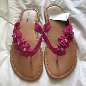 NIB Expressions flower sandals size 3